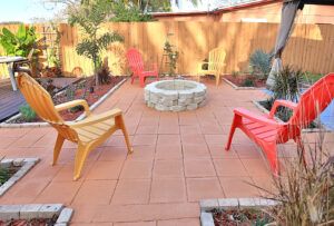 backyard-fire-pit-with-four-chairs
