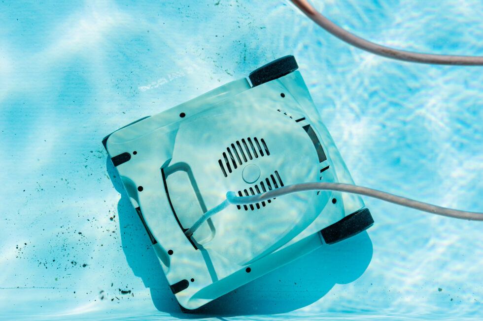 DOLPHIN E10 Pool Cleaner Review BackyardPatioLife