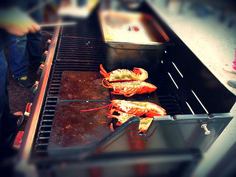 Grilling Crispy Lobsters / Flickr/ Steven Schwartz