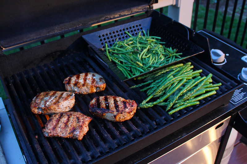 Grilled pork chops, asparagus, and green beans / Flickr / Woodleywonderworks