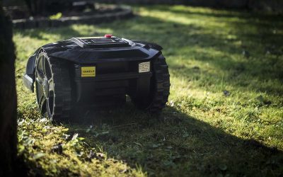 Robotic Lawn Mower Square Footage / Flickr / Martin Wehrle