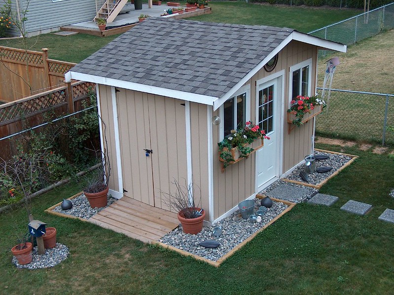 A Beautiful Backyard Shed / Flickr / Thevancats-Imagemaker