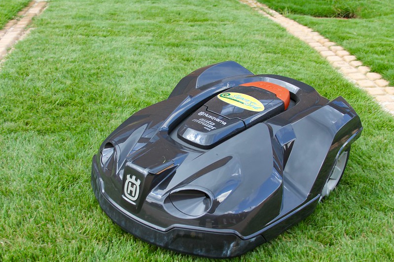 Safety Features of Robotic Lawn Mower / Flickr / UGA CAES/Extension